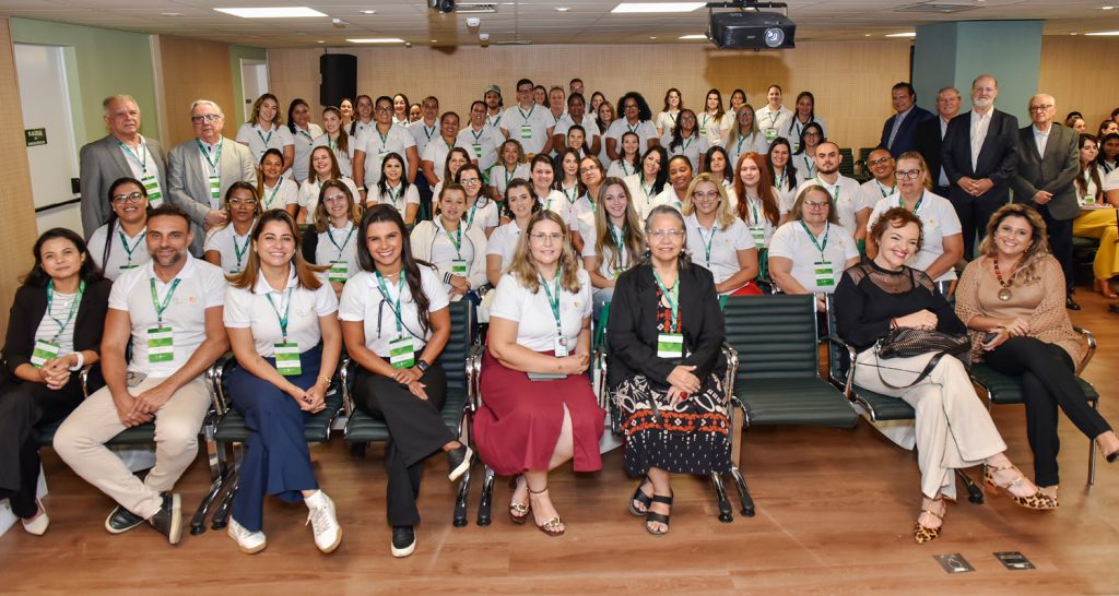 Imagem ilustrativa que mostram técnicos e enfermeiros durante a capacitação do projeto Saúde Rural. 