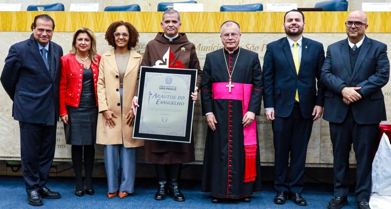 Arautos do Evangelho recebem homenagem na Câmara de São Paul...
