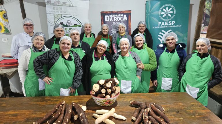Processamento caseiro de mandioca em Buri promove cultura e...